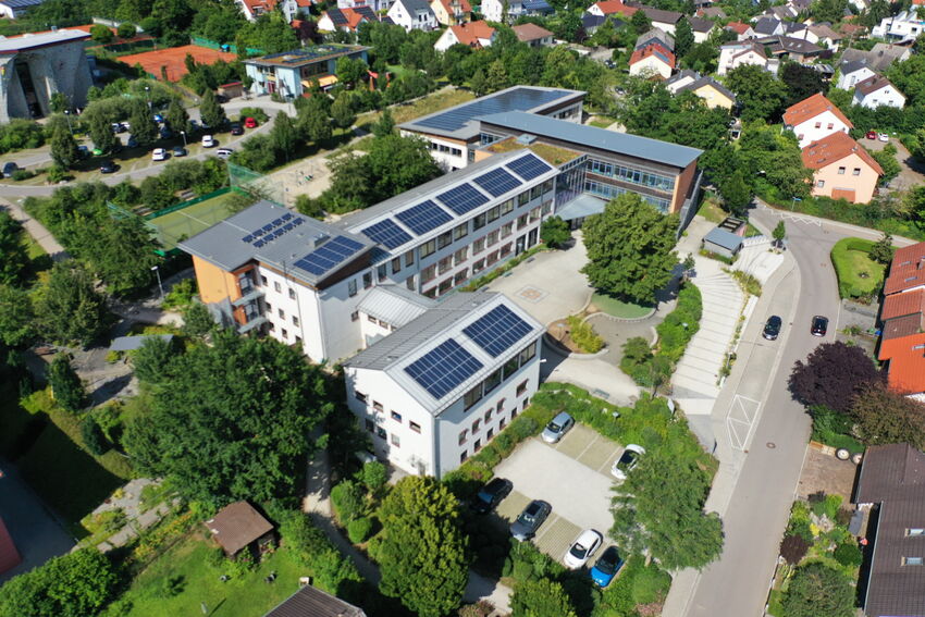 Luftaufnahme Blick auf das Schulgebäude